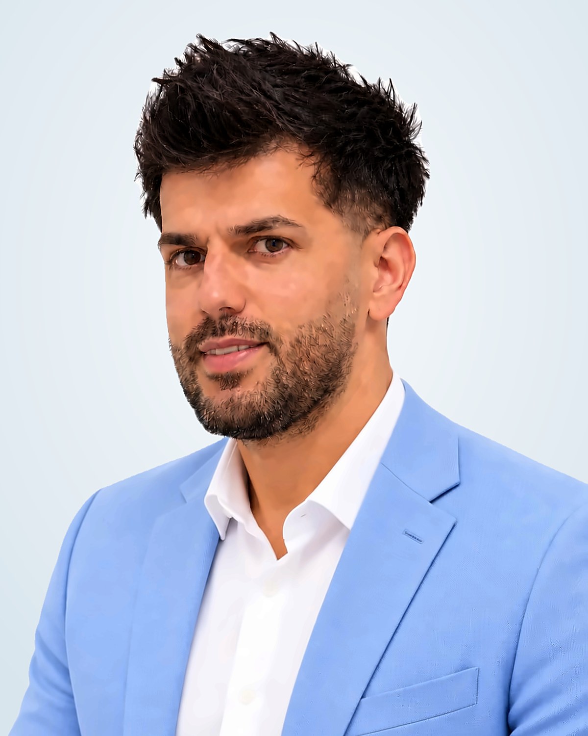 Reza Hosseinkhah, Teamleitung außerklinische Intensivpflege und PDL